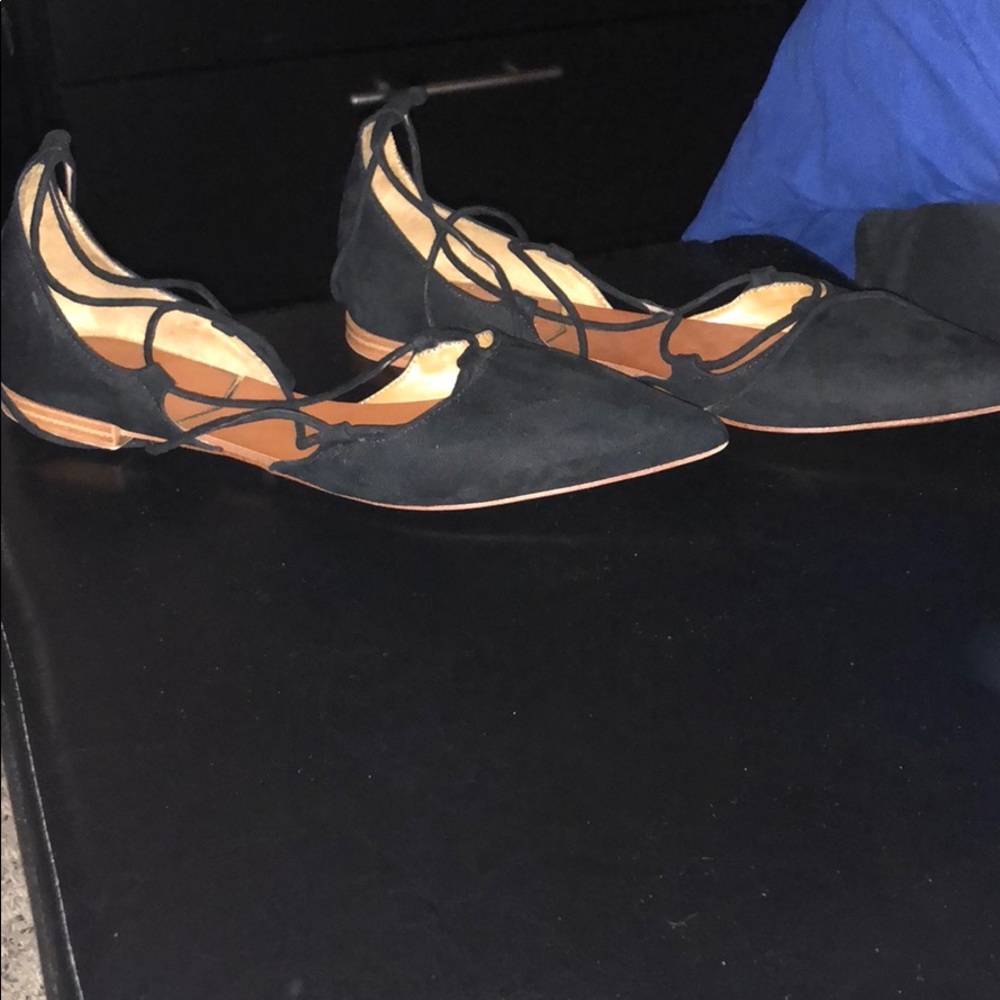 Trendy black flats